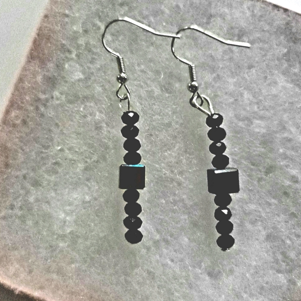 SWAROVSKI BEADED  DROPDANGLE  HYPERALLERGENIC  POST CASUAL TO DRESS TO IMPRESS E